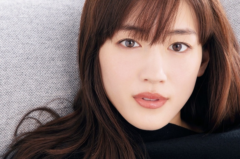 Diễn viên Haruka Ayase, tên thật là Aya Tademaru.