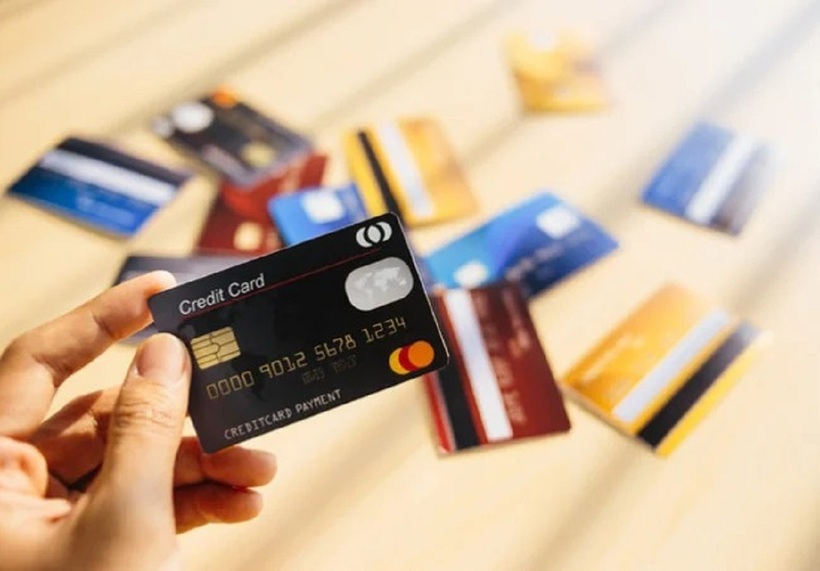 Số tiền tối đa trong mỗi loại thẻ sẽ khác nhau, tùy thuộc vào từng ngân hàng và loại thẻ cụ thể. Ảnh minh họa