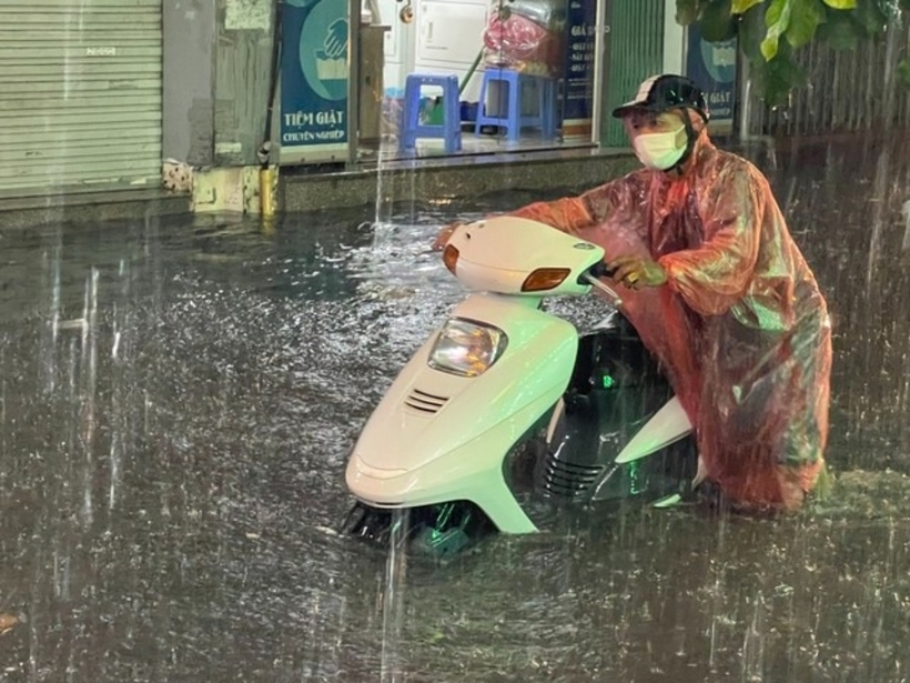 Trong mưa dông có khả năng xảy ra lốc, sét mưa đá và gió giật mạnh. Ảnh minh họa: Sức Khỏe & Đời Sống