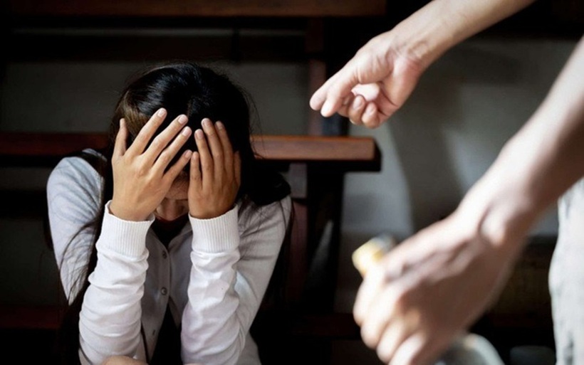 Người đàn ông đánh vợ tử vong vì bị "cắm sừng" và đòi ly hôn.