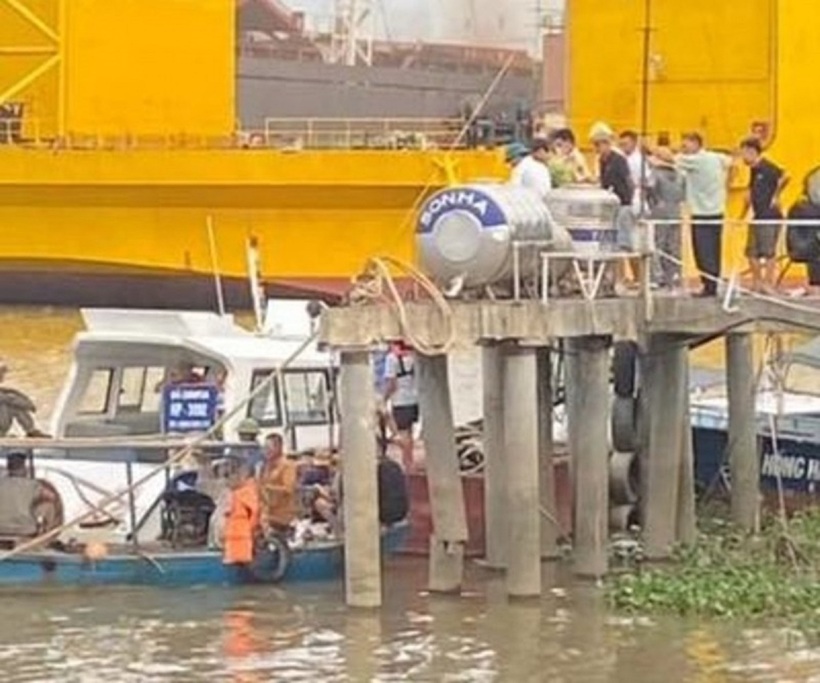Lực lượng chức năng tìm thấy thi thể 2 bố con bị chết đuối ở Hải Phòng. Ảnh: Công an Nhân dân