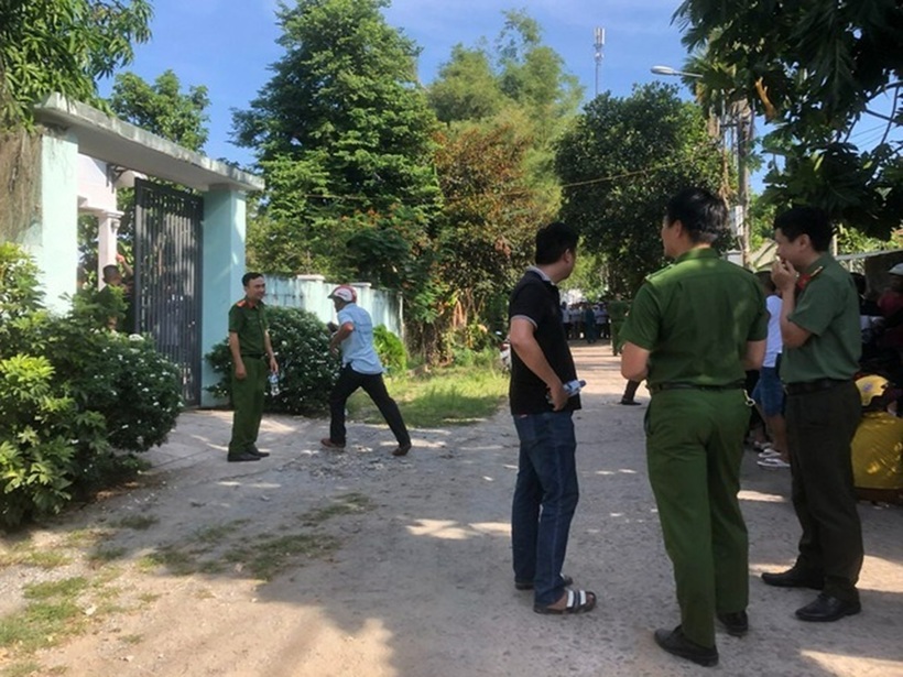 Công an khám nghiệm hiện trường