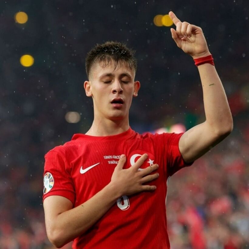 Màn ăn mừng Arda Guler sau cú siêu phẩm vào lưới Georgia