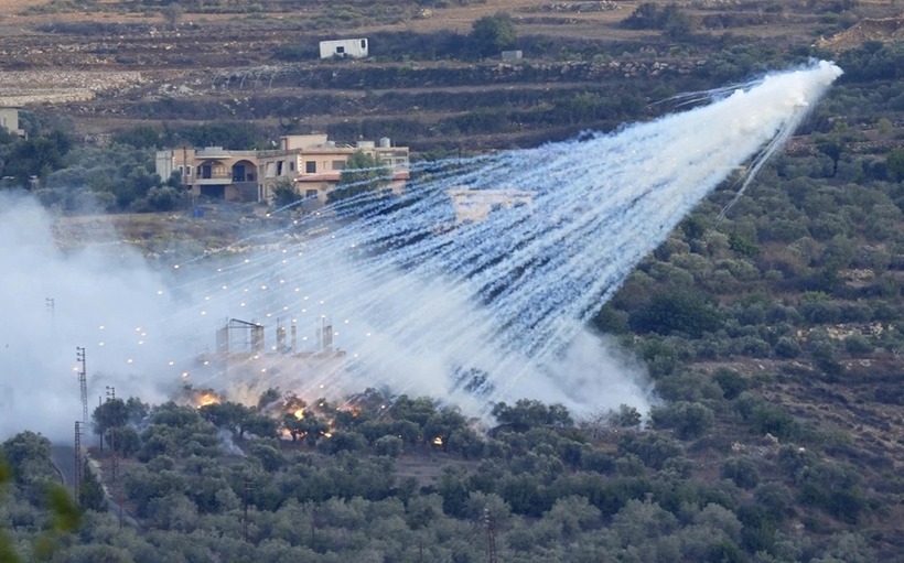 Đạn pháo liên tục nã trong nhiều ngày qua ở Lebanon. Ảnh: Reuters