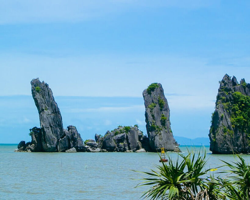 Vẻ đẹp hoang sơ của Hòn Phụ Tử có thể bạn chưa biết - 2