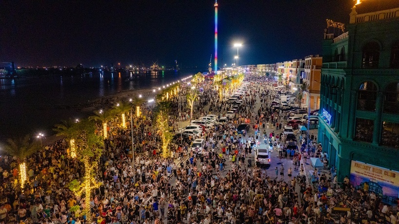 Sự kiện khai trương Phố đi bộ Công viên Vũ Yên (1/6) đã thu hút hơn 100.000 du khách về Thành phố Đảo Hoàng Gia