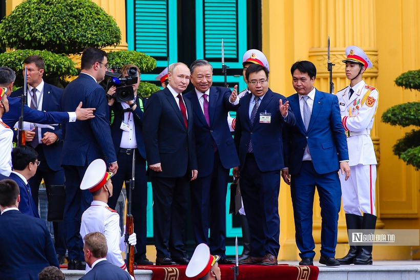 Ngay sau lễ đón, Chủ tịch nước Tô Lâm và Tổng thống Putin sẽ hội đàm, xem và nghe giới thiệu về các văn kiện đã được ký kết trong dịp này. Hai nhà lãnh đạo sau đó sẽ cùng gặp gỡ báo chí.