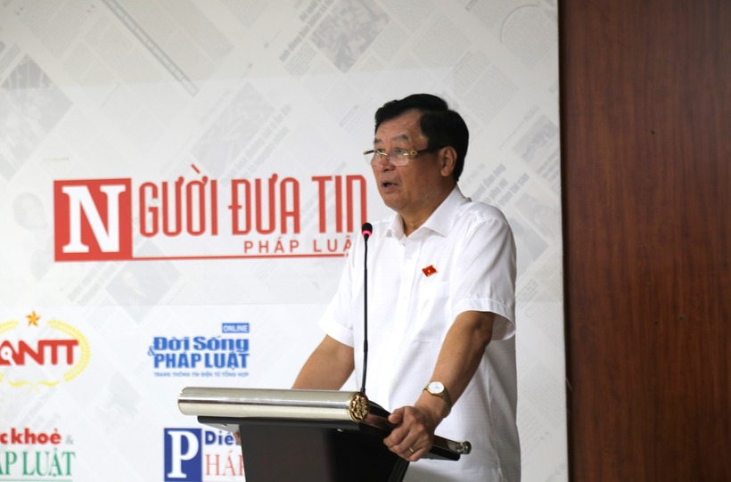 TS. Trần Công Phàn - Phó Bí thư Đảng đoàn, Phó Chủ tịch, Tổng Thư ký Hội Luật gia Việt Nam phát biểu chúc mừng.