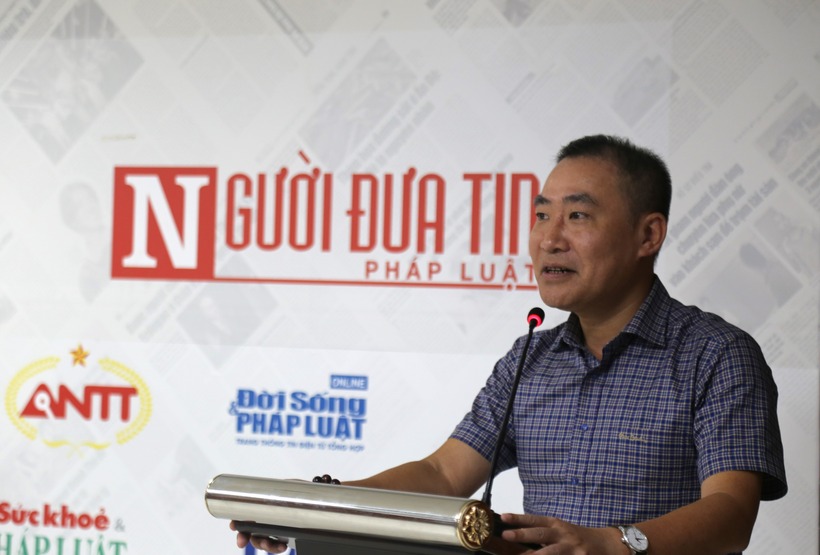 Nhà báo Phạm Quốc Huy – Tổng biên tập Tạp chí Đời sống và Pháp luật chia sẻ tại buổi gặp mặt.