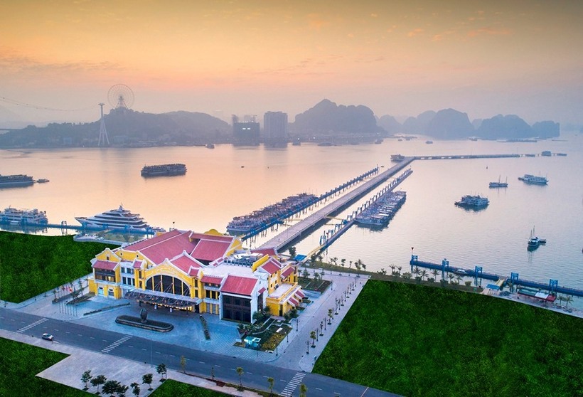 Nhờ vào vị trí thuận lợi kết hợp với “di sản” du lịch thiên nhiên phong phú, Cảng tàu Quốc tế Hạ Long là điểm dừng chân lý tưởng cho mọi du khách.