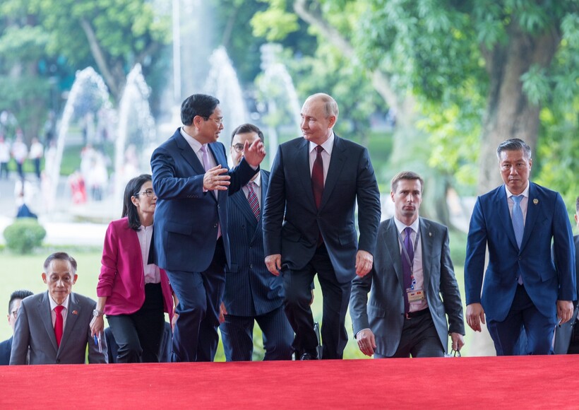 Thủ tướng Phạm Minh Chính đón Tổng thống Liên bang Nga Vladimir Putin tại trụ sở Chính phủ.
