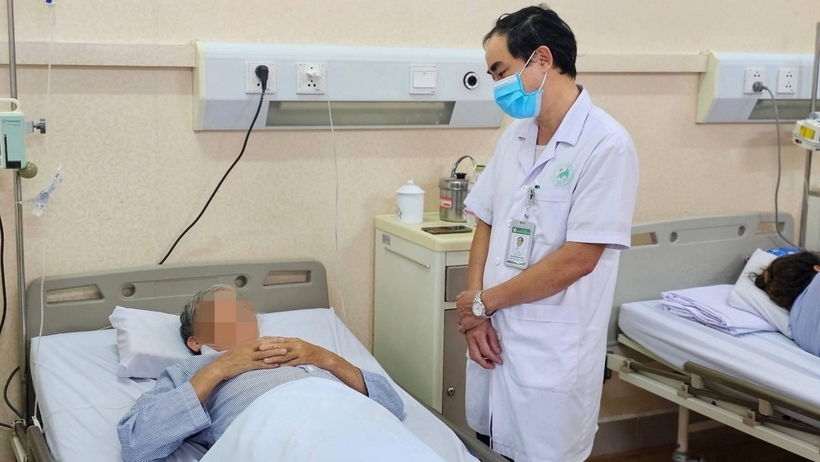 Bệnh nhân đang được chăm sóc, điều trị tích cực tại Bệnh viện Đa khoa Đức Giang. Ảnh: Hà Nội Mới