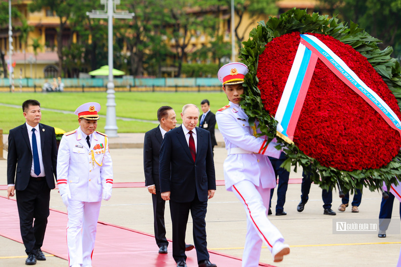 Tổng thống Putin vào Lăng viếng Chủ tịch Hồ Chí Minh - 4