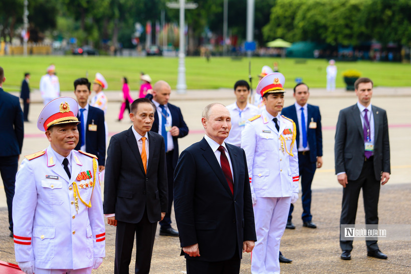 Tổng thống Putin vào Lăng viếng Chủ tịch Hồ Chí Minh - 7