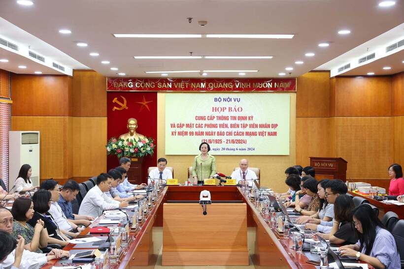 Toàn cảnh buổi họp báo. Ảnh: Báo Chính phủ.