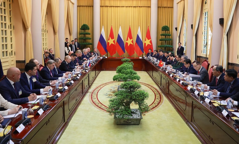 Chủ tịch nước Tô Lâm và Tổng thống Nga Vladimir Putin dẫn đầu Đoàn đại biểu cấp cao hai nước tiến hành hội đàm tại Phủ Chủ tịch.