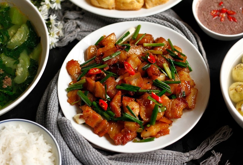 Thịt heo rang cháy cạnh là món ăn đơn giản nhưng lại mang đến hương vị thơm ngon khó cưỡng