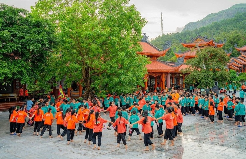 Các khóa sinh tham dự khóa tu mùa hè lần 1 năm 2024 tại chùa Ba Vàng. Ảnh: Dân Trí