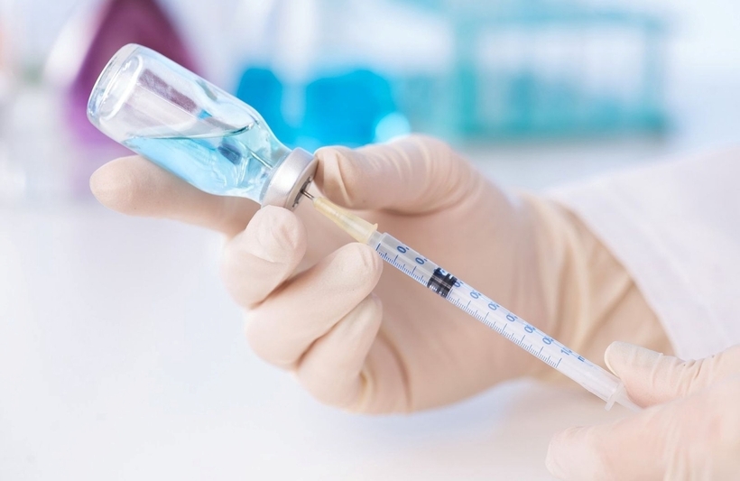 Khi đã nhiễm virus dại, cách điều trị dự phòng duy nhất là thực hiện các biện pháp xử lý tại vết thương nhằm loại bỏ bớt virus dại, ngay lập tức tiêm vaccine hoặc huyết thanh kháng dại càng sớm càng tốt. Ảnh minh họa