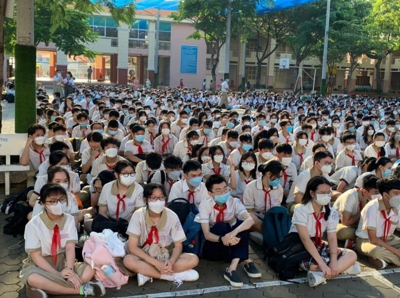 Học sinh Trường THCS Nguyễn Hữu Thọ, quận 7, TP.HCM. Ảnh: Báo Tuổi trẻ.
