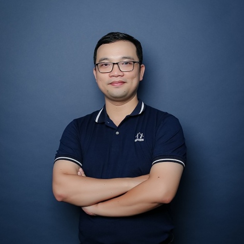 Thầy Lưu Huy Thưởng, giáo viên dạy toán tại Hà Nội. Ảnh: Dân Trí.