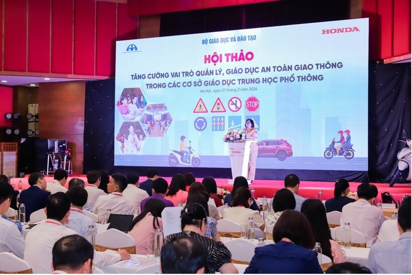 Tham luận của Cục CSGT - Bộ Công an tại hội thảo (Ảnh: HVN).