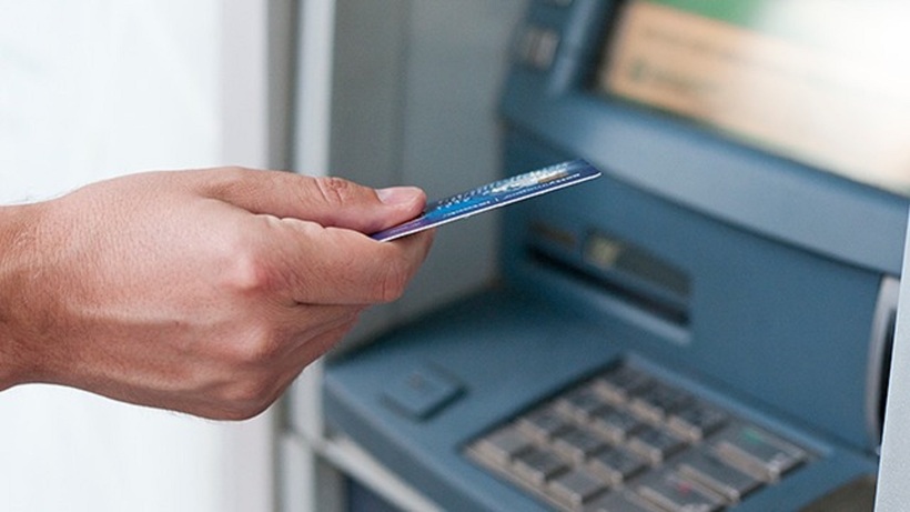 Một số cây ATM hỗ trợ chức năng rút tiền theo mệnh giá. Ảnh minh họa
