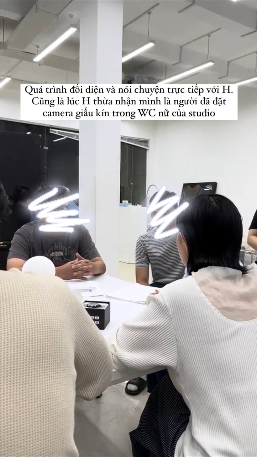 Châu Bùi đối mặt trực tiếp, nói chuyện với người đã đặt đồng hồ giả camera quay lén. Ảnh: FBNV