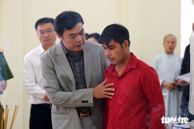 Bí thư Thành ủy Đà Lạt chia sẻ mất mát với anh Duy Anh, đồng thời gửi hỗ trợ ban đầu của chính quyền địa phương đến gia đình.