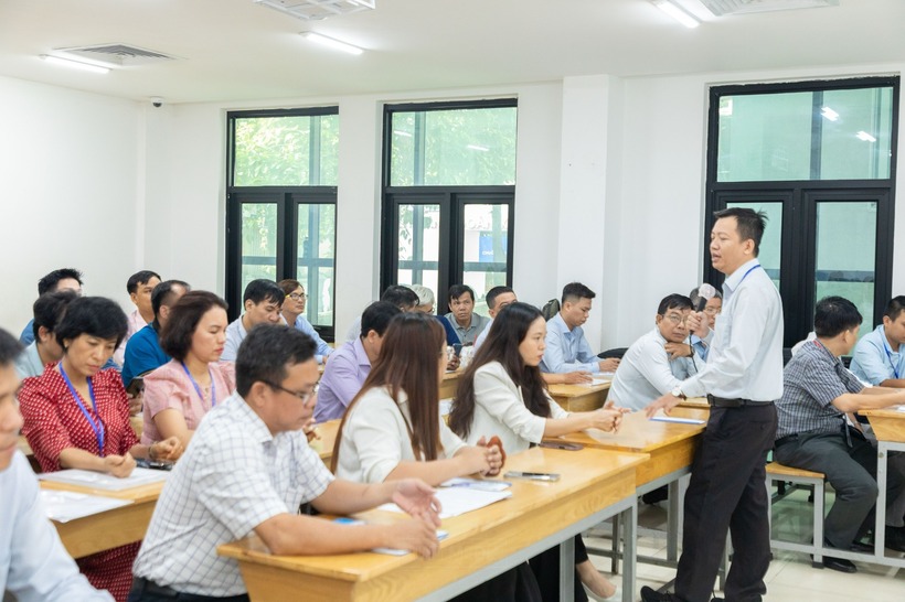 Giảng viên trường ĐH Công Thương TP HCM nhận nhiệm vụ tại tỉnh Bình Thuận. Ảnh: Người Lao Động