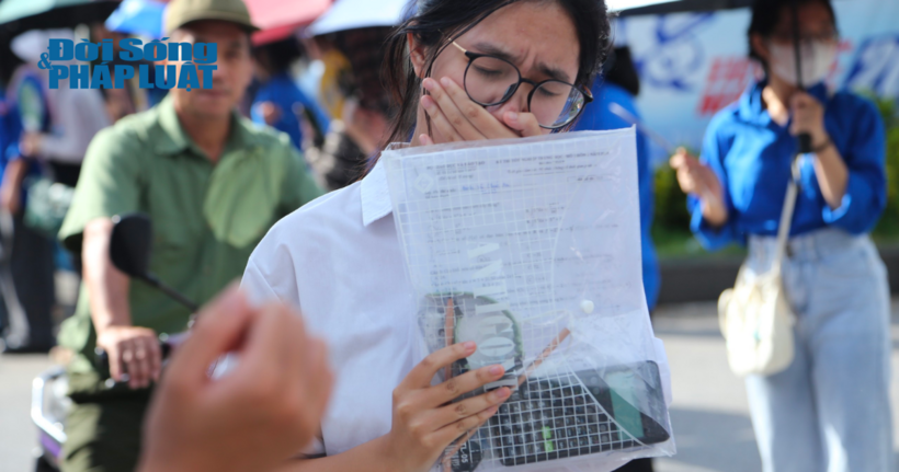 Nhiều thí sinh than khó khi kết thúc môn Toán.