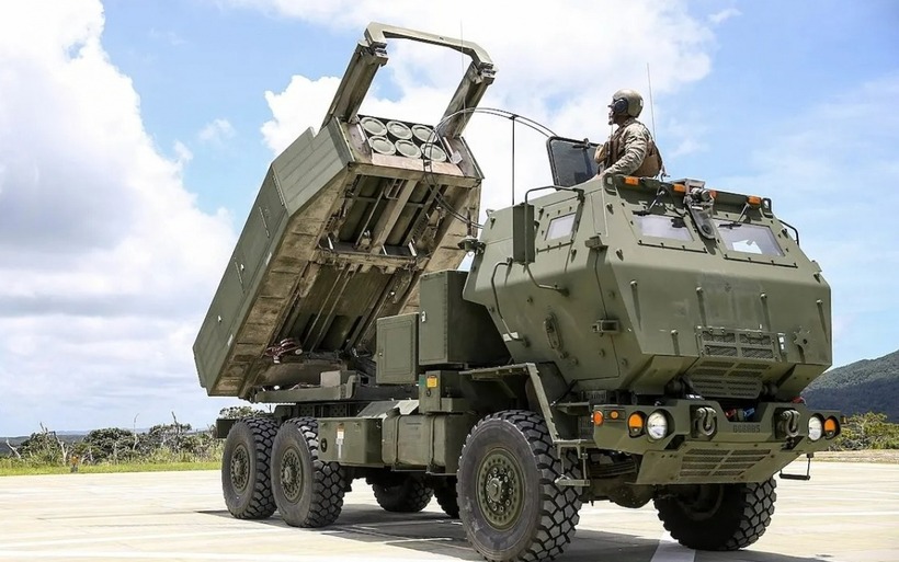 Một hệ thống tên lửa pháo binh cơ động cao HIMARS do Mỹ sản xuất. Ảnh: Reuters