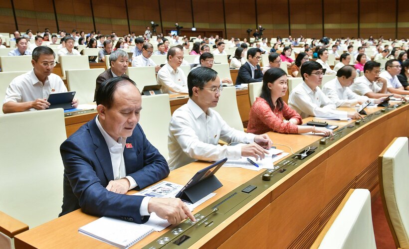 Các ĐBQH biểu quyết thông qua Luật Thủ đô (sửa đổi).
