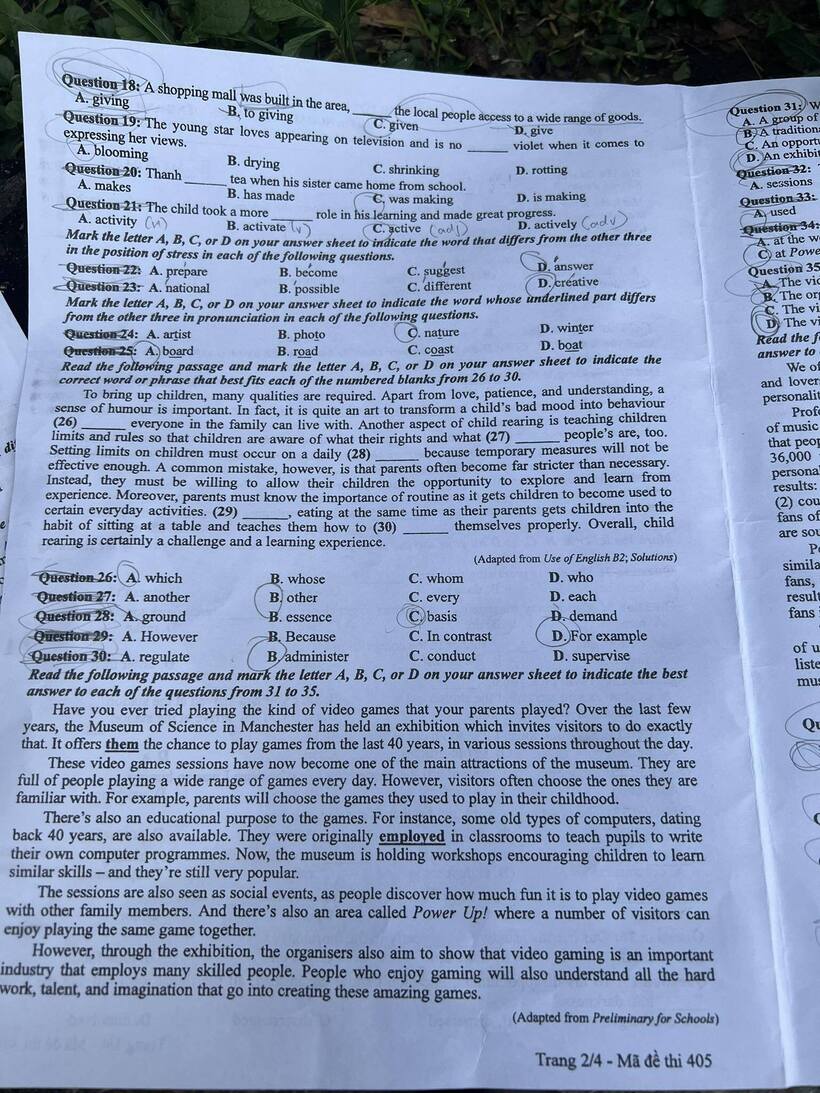 Đề thi môn tiếng Anh mã đề 405 cập nhật lúc 15h43 ngày 28/6.