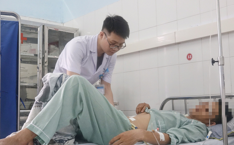 Người đàn ông vỡ bàng quang vì thú vui nhiều "phái mạnh" thích. Ảnh: BVCC
