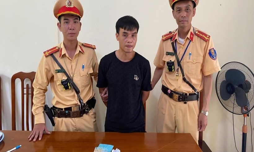 Đối tượng Sầm Văn Hội bị lực lượng chức năng bắt giữ về hành vi tàng trữ trái phép chất ma túy.