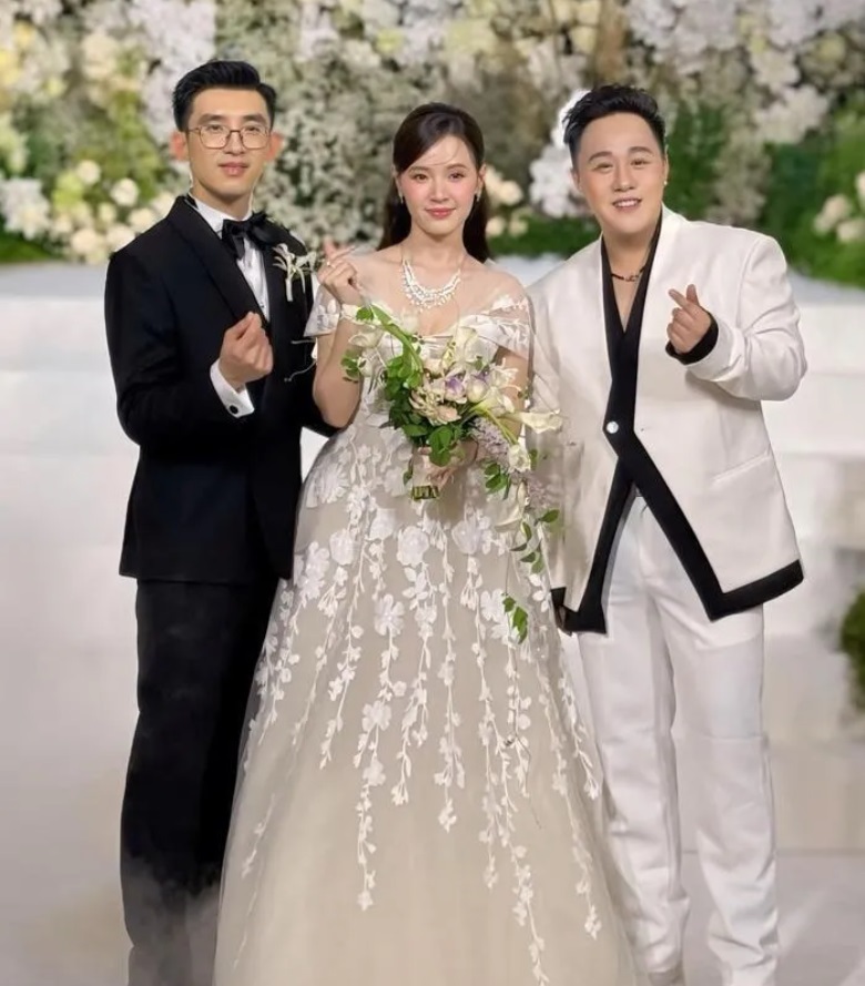 Nhiều bạn bè trong showbiz góp mặt trong đám cưới của người đẹp.