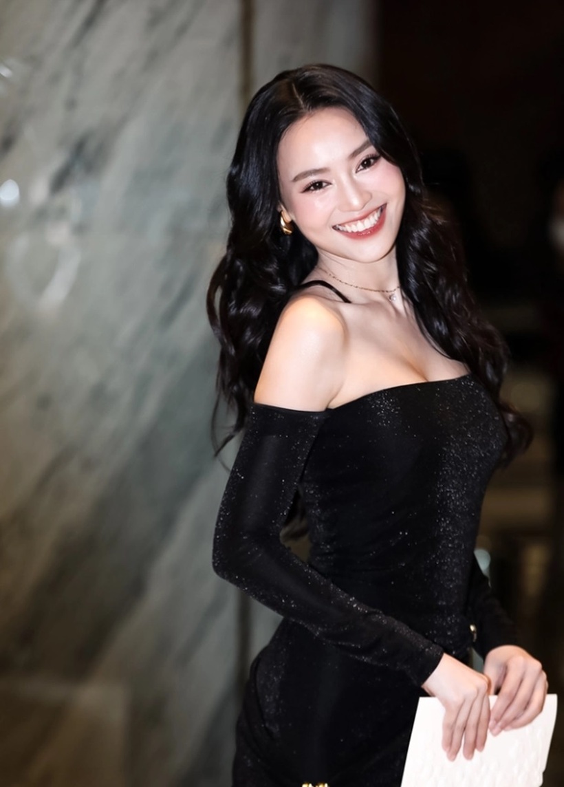 Gây chú ý chính là sự xuất hiện bất ngờ của Ninh Dương Lan Ngọc. "Ngọc nữ màn ảnh Việt" đã bí mật về nước để dự đám cưới Midu.