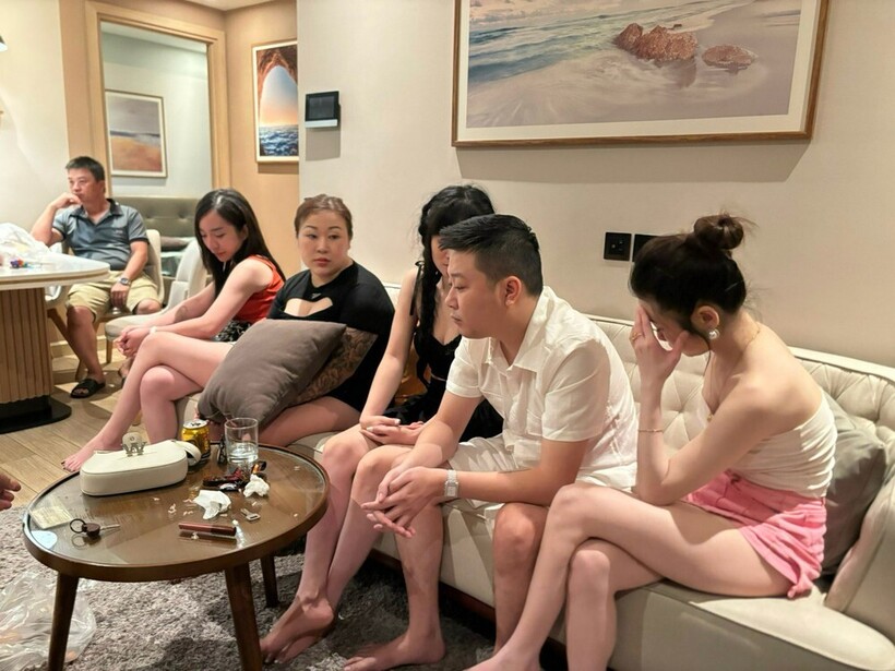 Nhóm 'nam thanh nữ tú' thuê chung cư bay lắc. Ảnh: Tiền Phong.
