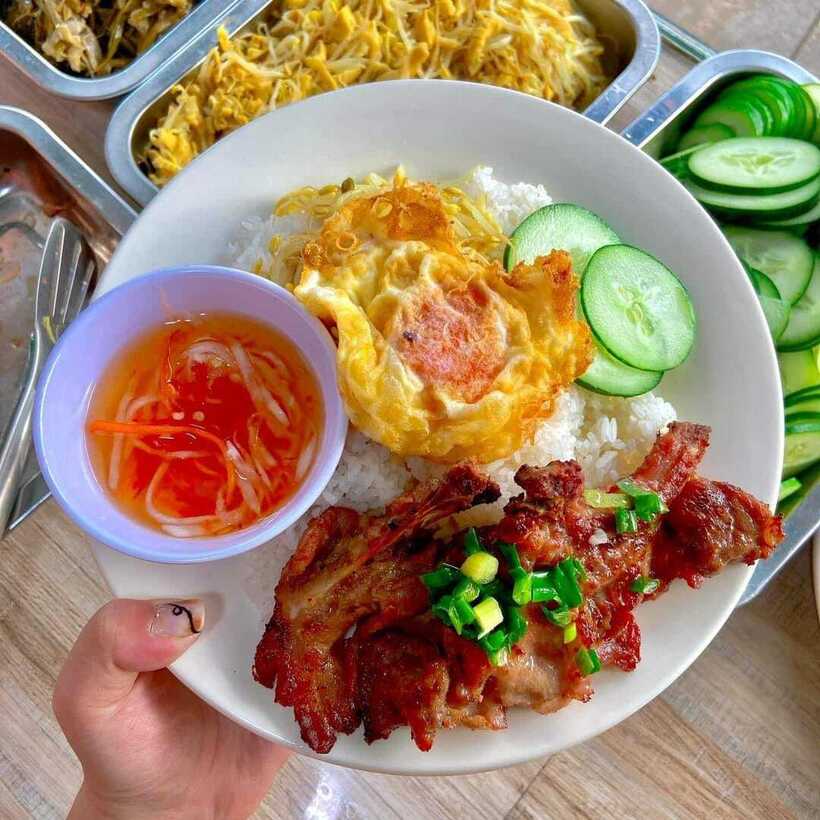 Khám phá ẩm thực Huế.