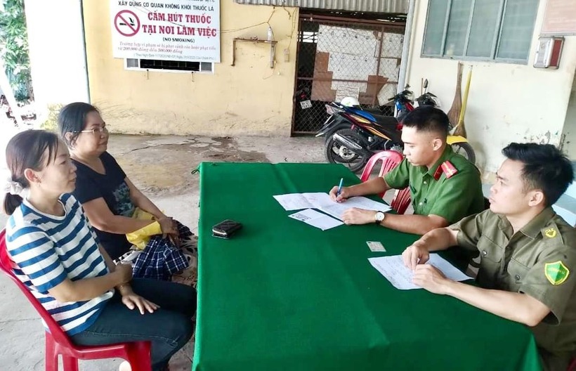 Bất ngờ nhận được tiền từ người lạ, cô giáo tiểu học ở Vĩnh Long đến công an trình báo. Ảnh: VietNamnet