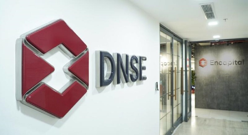 Cổ phiếu DSE đỏ rực trong phiên giao dịch đầu tiên. Ảnh: VnEconomy
