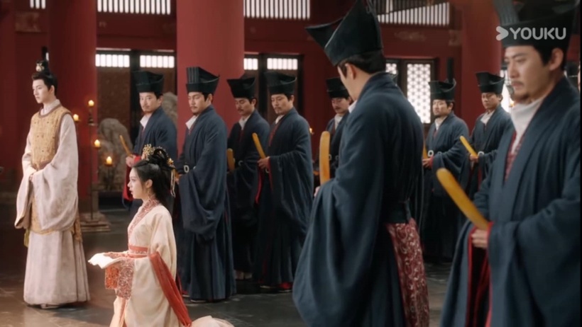 Trưởng Công chúa mang theo huyết thư của Tần Chân Chân lên triều, muốn được điều tra vụ án Tần gia.