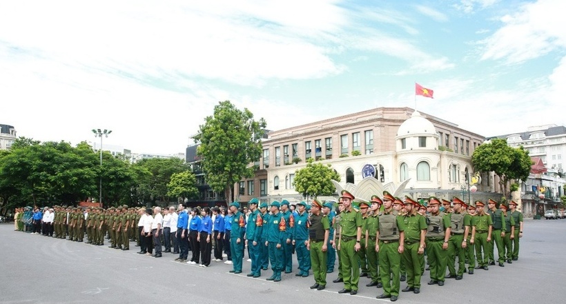 Sáng 1/7, Công an TP Hà Nội tổ chức lễ ra mắt lực lượng tham gia bảo vệ an ninh trật tự (ANTT) ở cơ sở. (Ảnh: )