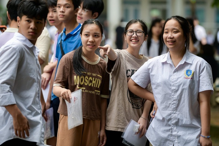 Thí sinh dự thi kỳ tuyển sinh vào lớp 10 Hà Nội năm học 2024-2025. (Ảnh: Tuổi trẻ)