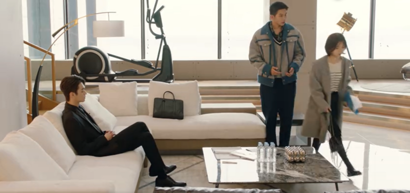 Hàn Đình từ chối đầu tư, Kỷ Tinh lập tức rời đi.