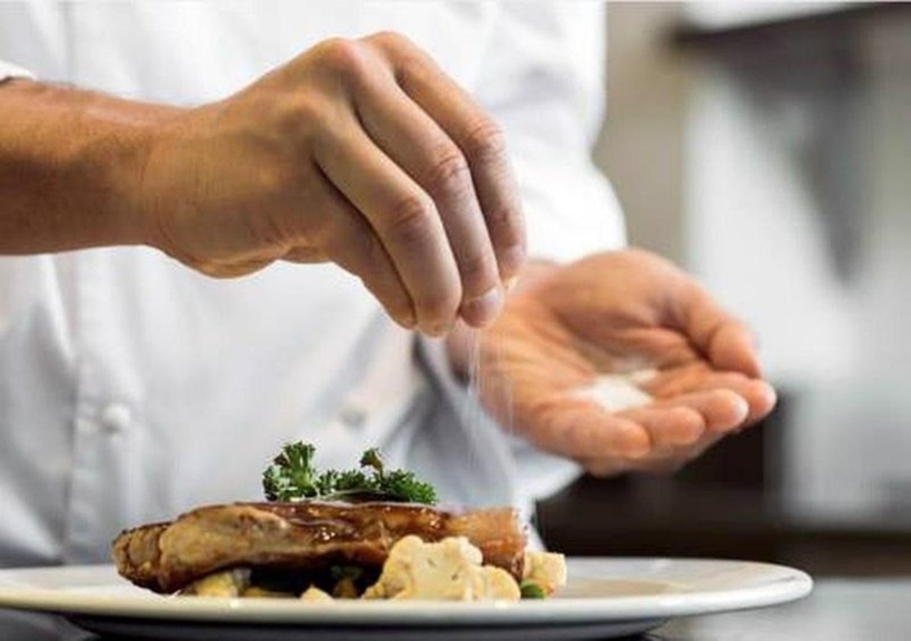 Ăn nhiều muối làm tăng nguy cơ mắc nhiều bệnh.