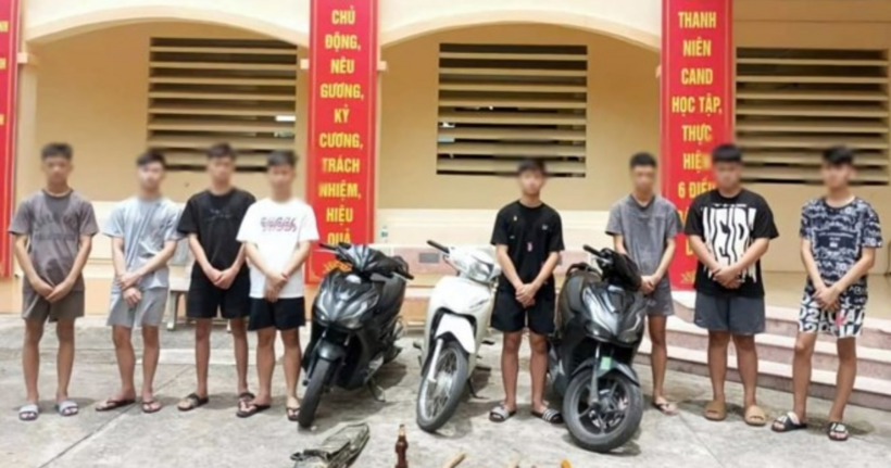 Nhóm đối tượng tại cơ quan công an. (Ảnh: Công an Ninh Bình)