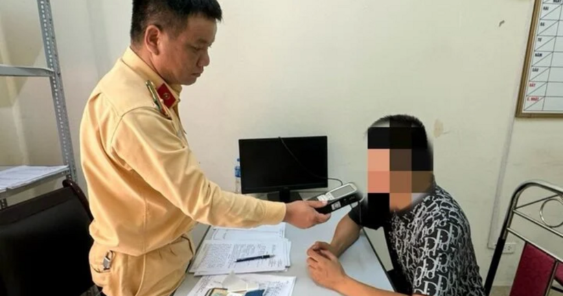 Tài xế xe khách làm việc tại cơ quan công an. (Ảnh: CACC)
