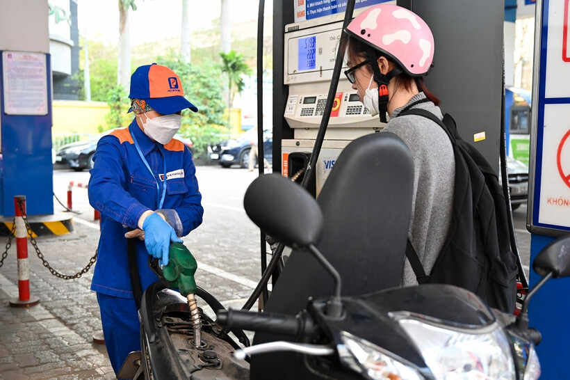 Giá xăng hôm nay tiếp tục tăng. Ảnh minh họa.